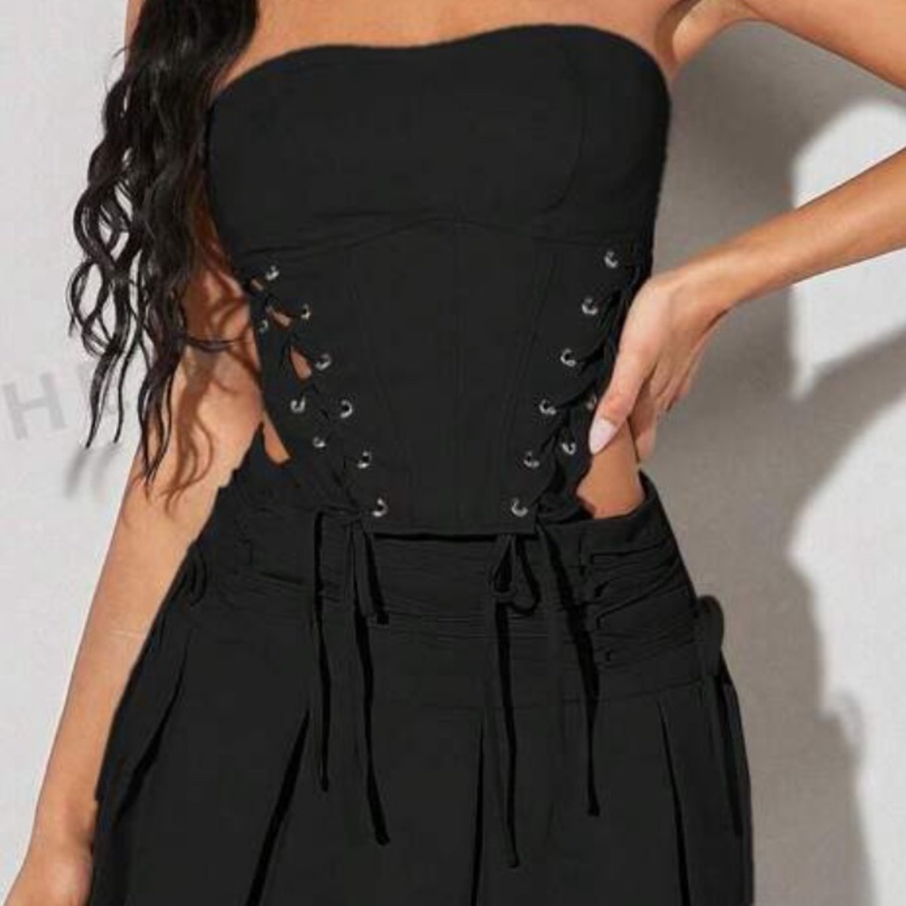 New lace up front detail strapless top~